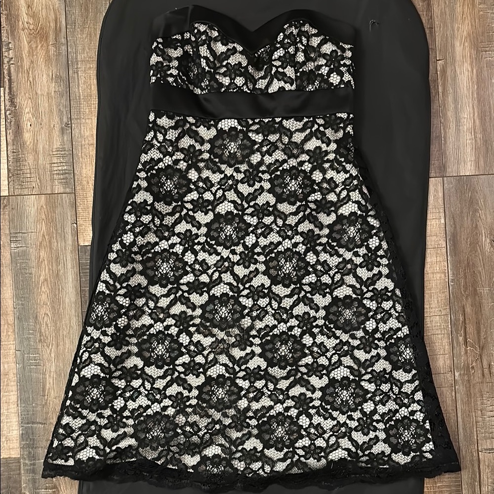 Elegant Black Lace Strapless Dress